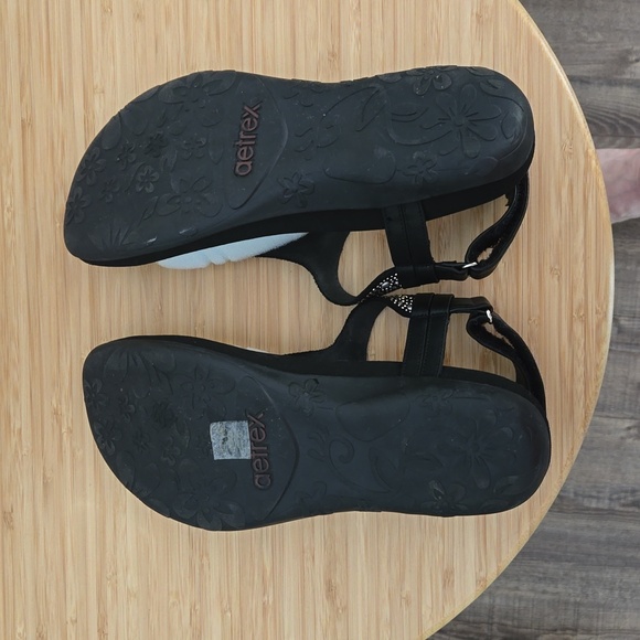 Aetrex new in box T strap sandals. - Picture 3 of 4